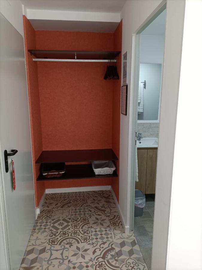 Hostal Las Encinas 비야비씨오사데오돈 외부 사진