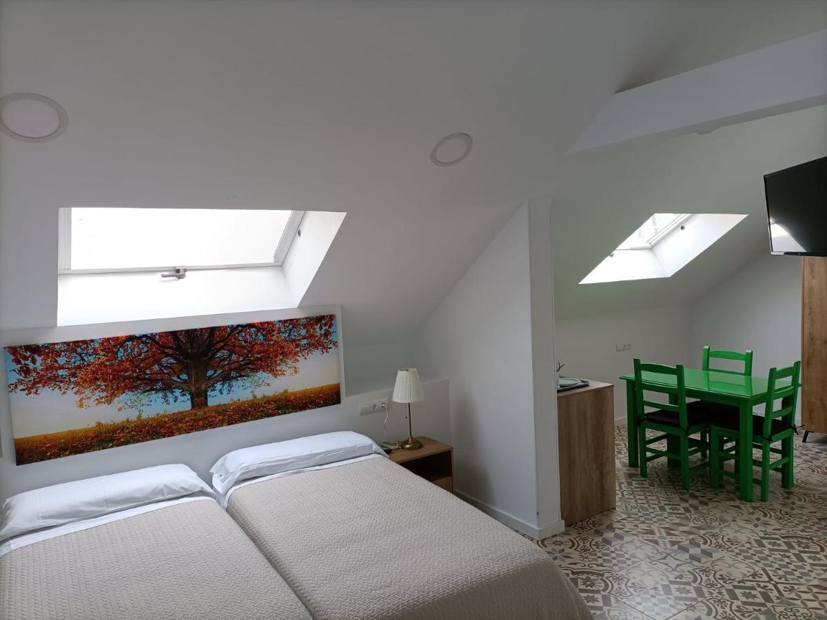 Hostal Las Encinas 비야비씨오사데오돈 외부 사진