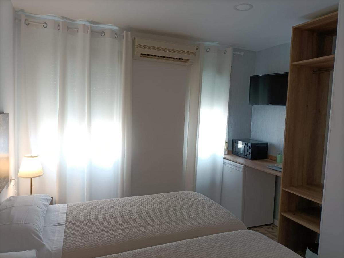 Hostal Las Encinas 비야비씨오사데오돈 외부 사진