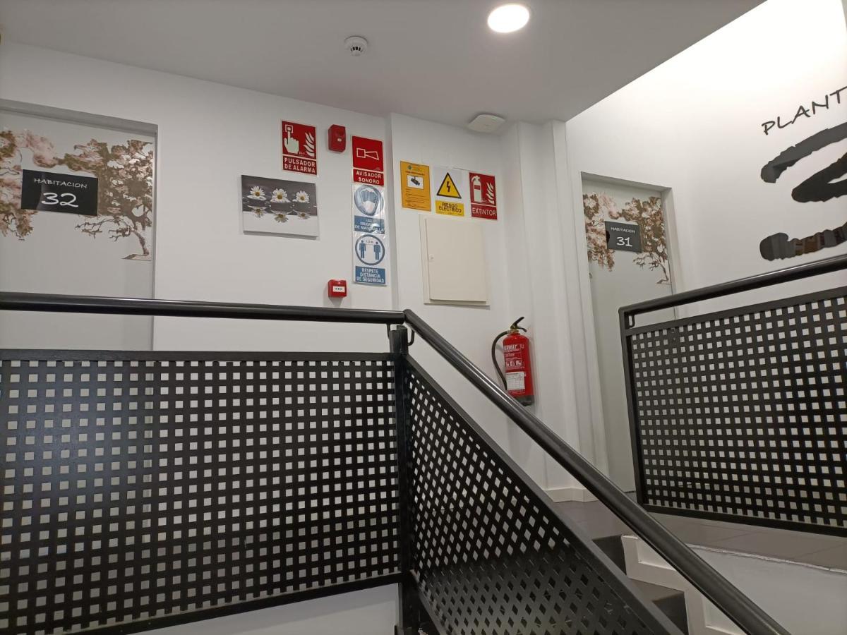 Hostal Las Encinas 비야비씨오사데오돈 외부 사진