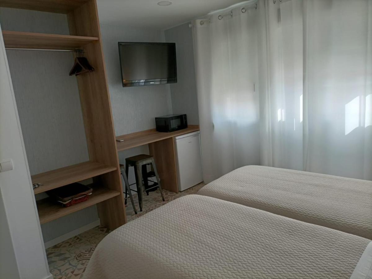 Hostal Las Encinas 비야비씨오사데오돈 외부 사진
