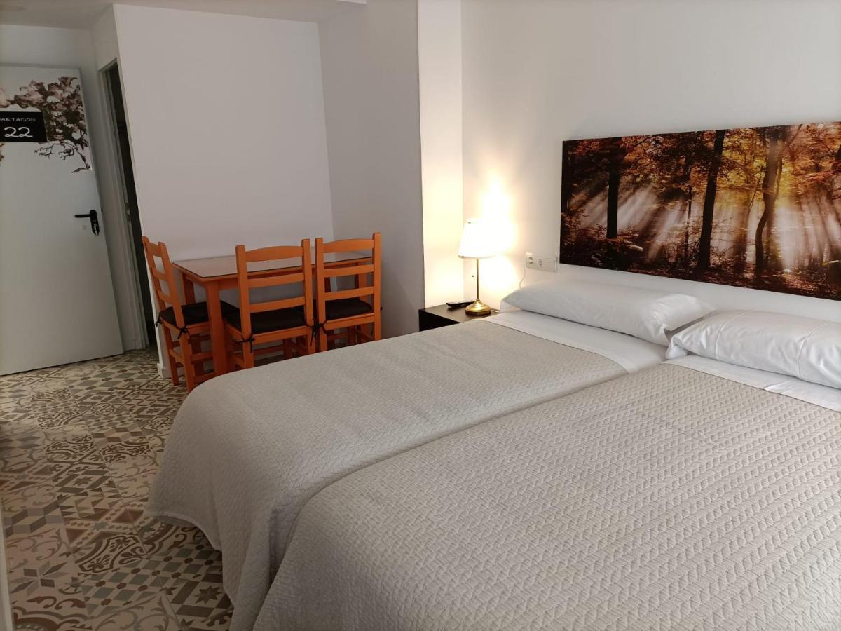 Hostal Las Encinas 비야비씨오사데오돈 외부 사진