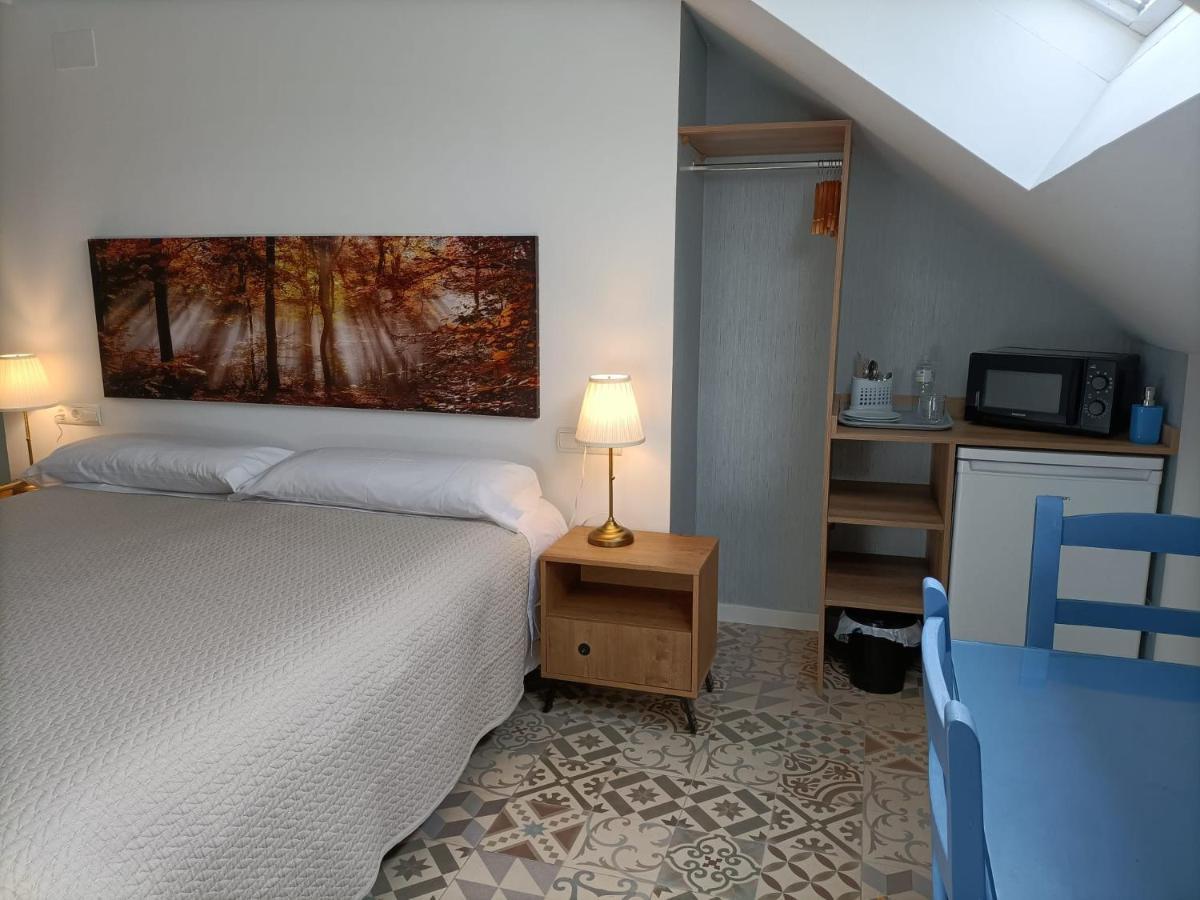 Hostal Las Encinas 비야비씨오사데오돈 외부 사진