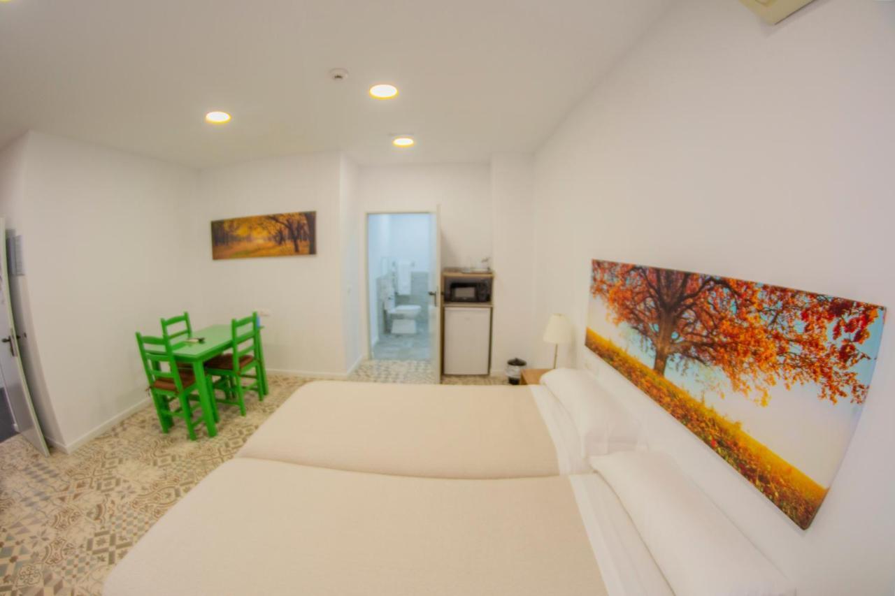 Hostal Las Encinas 비야비씨오사데오돈 외부 사진