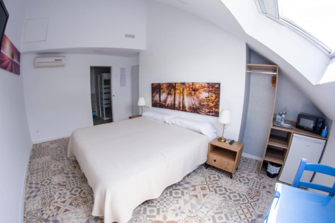 Hostal Las Encinas 비야비씨오사데오돈 외부 사진