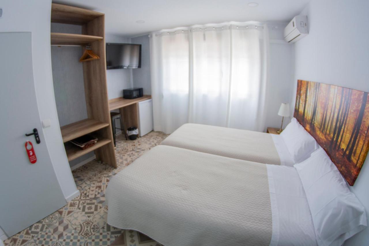 Hostal Las Encinas 비야비씨오사데오돈 외부 사진
