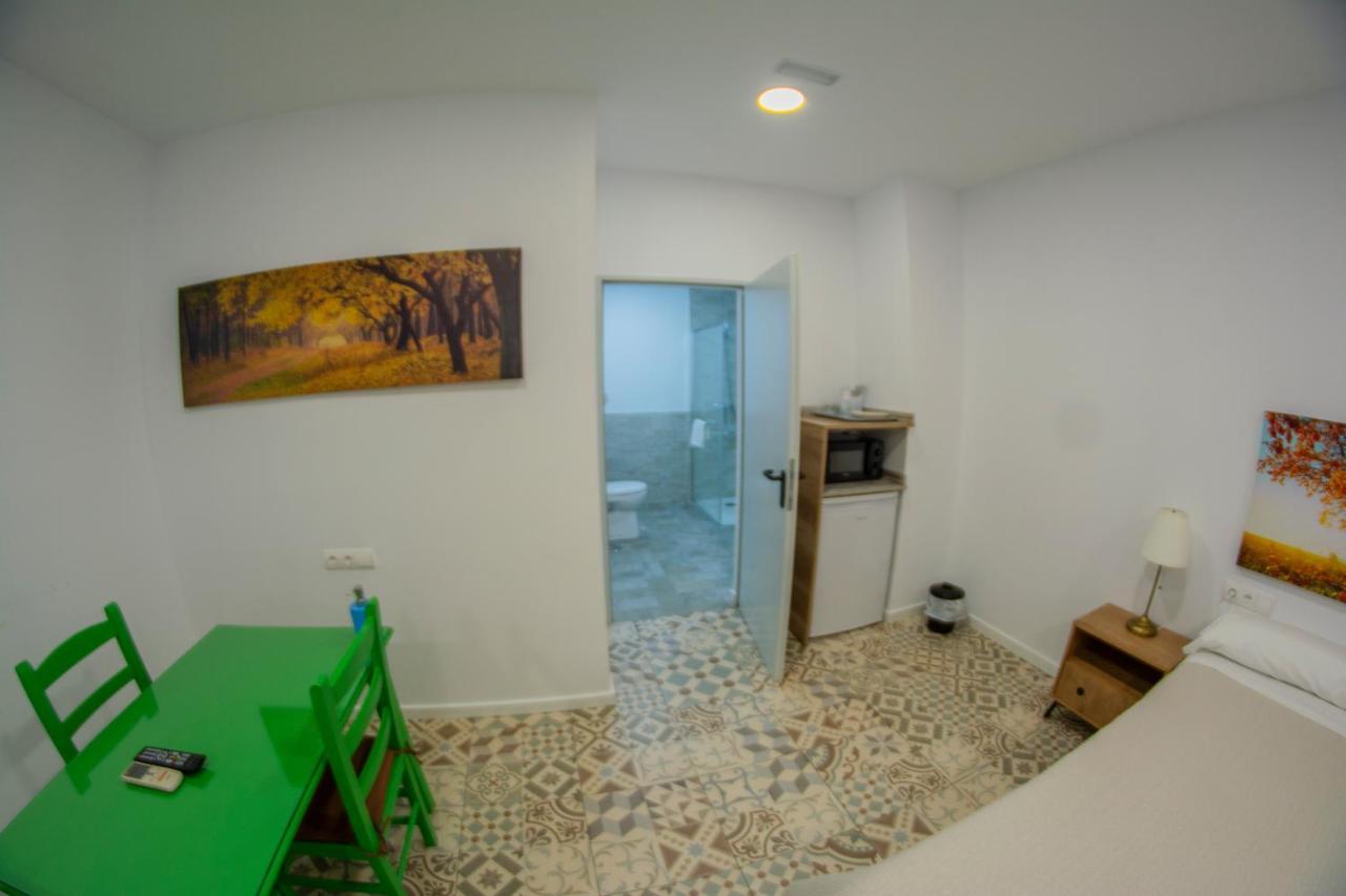 Hostal Las Encinas 비야비씨오사데오돈 외부 사진