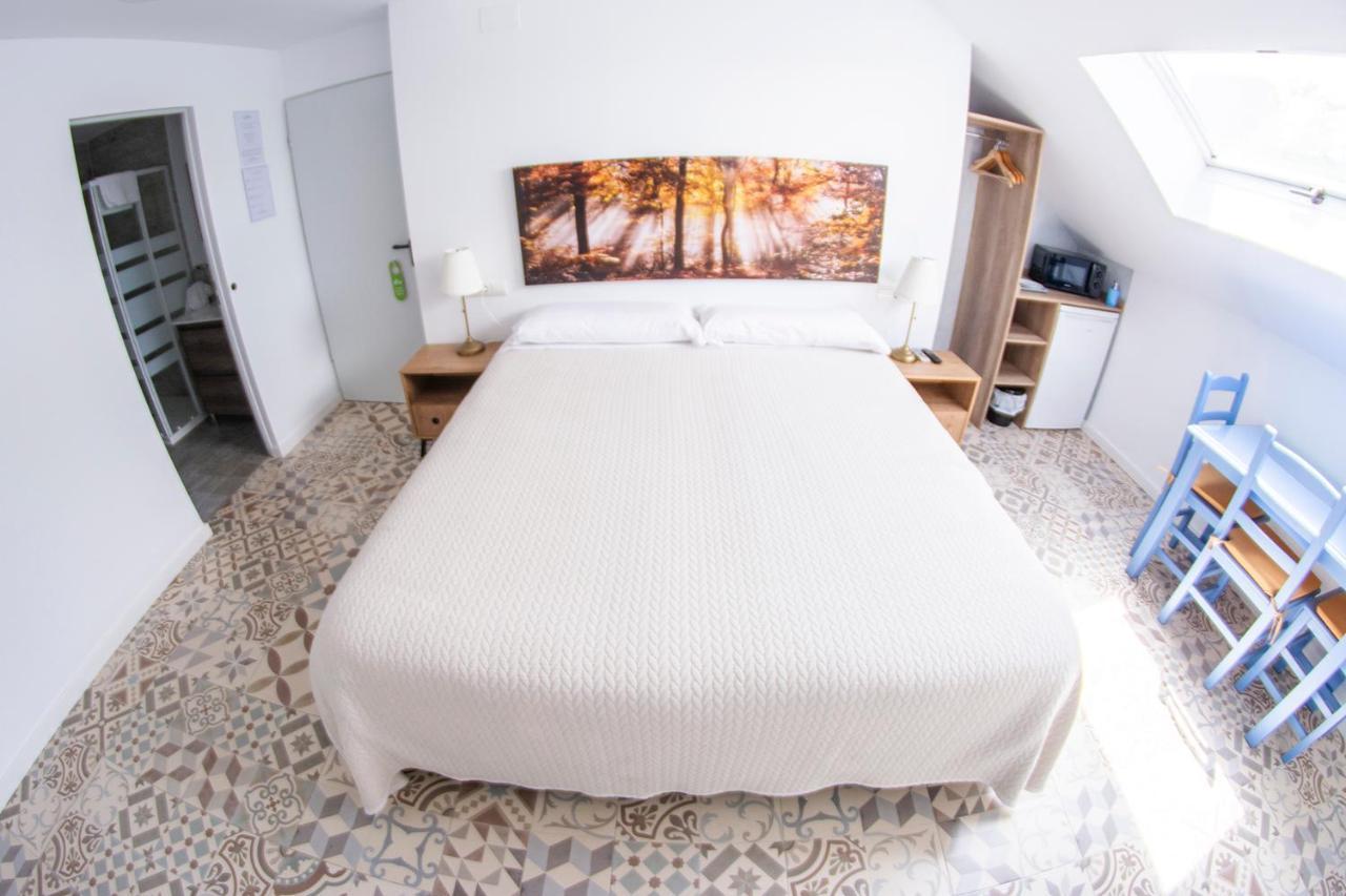 Hostal Las Encinas 비야비씨오사데오돈 외부 사진